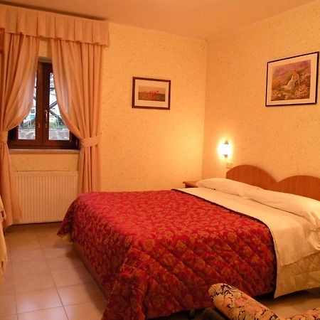 Albergo Ristorante Il Pescatore Вилета Бареа Стая снимка