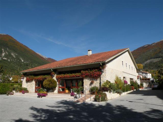 Albergo Ristorante Il Pescatore Вилета Бареа Екстериор снимка